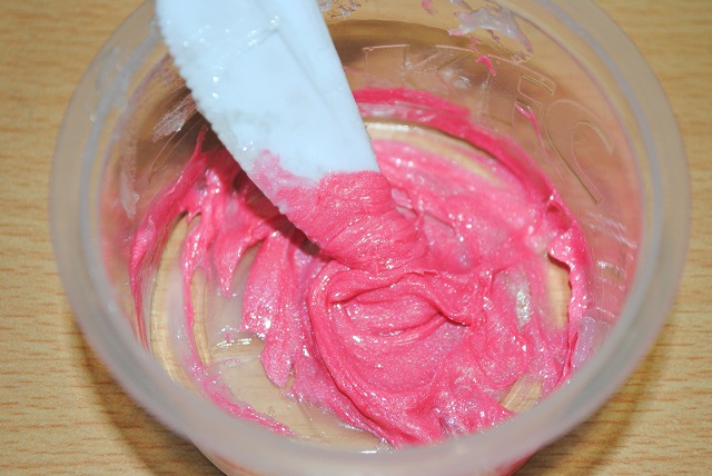 Pembe Dudak Parlatıcısı Nasıl Yapılır
